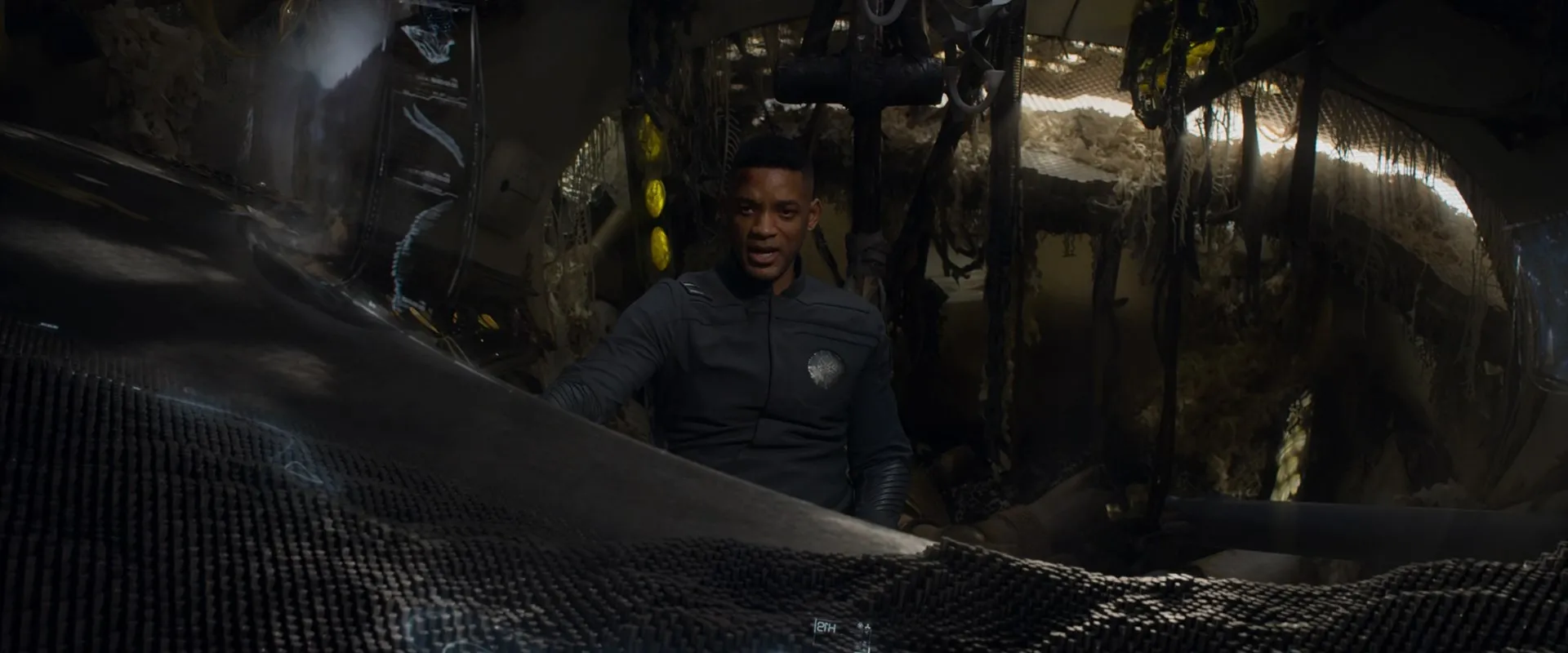 After Earth 2013 Hindi Dual Audio 720p BluRay [800MB] Screenshot