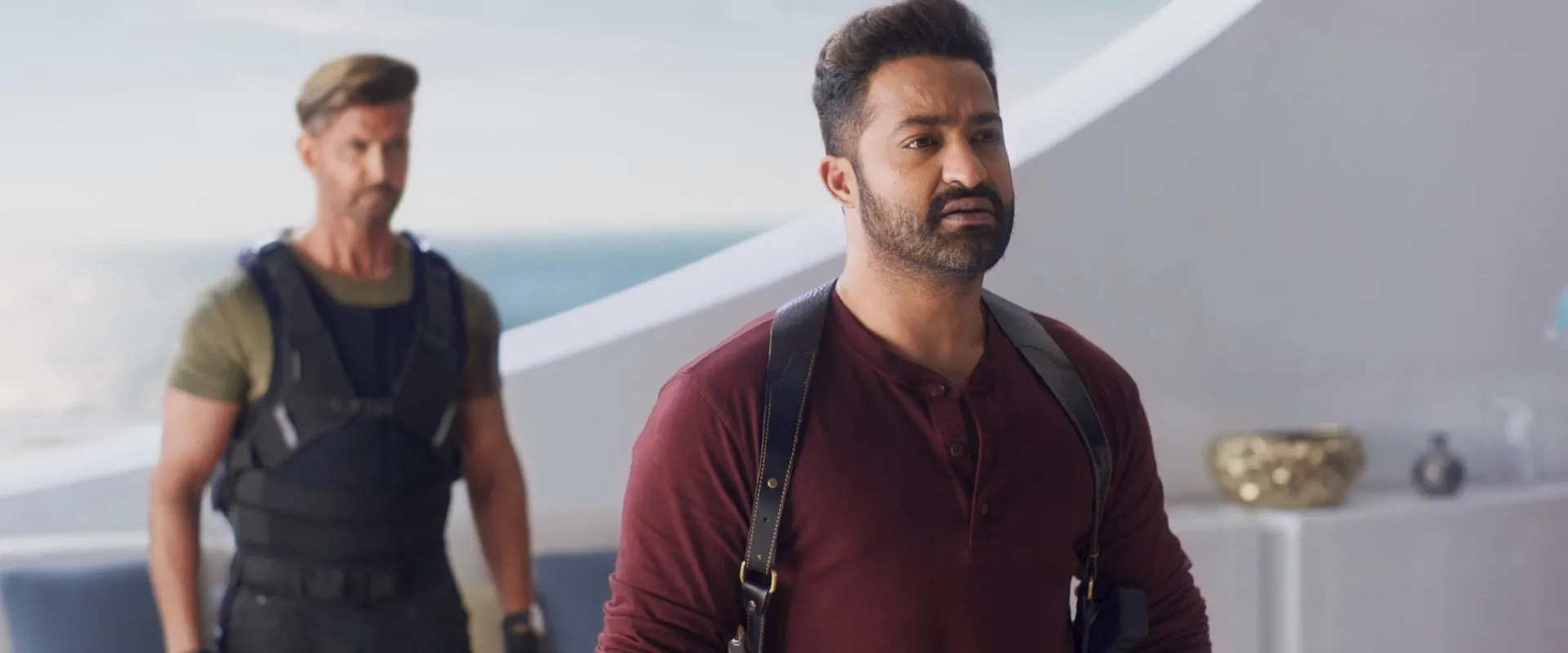 War 2 2025 Hindi WEB-DL 720p - 480p - 1080p Screenshot