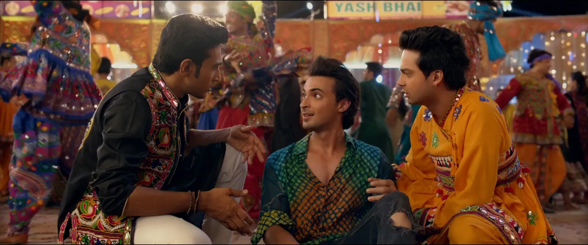 Loveyatri 2018 Hindi Movie 720p HDRip x264 [1GB] Screenshot