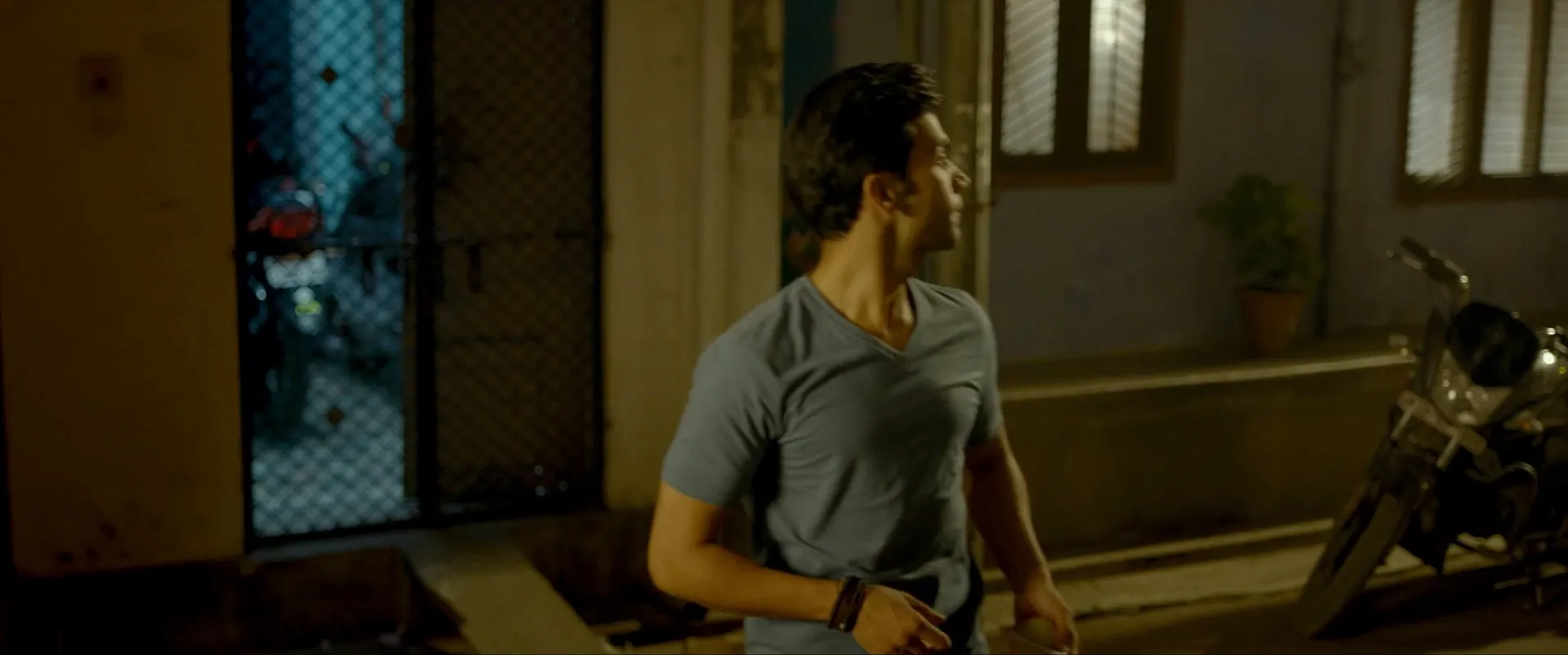 Behen Hogi Teri 2017 Full Movie HDRip Download - 950MB Screenshot