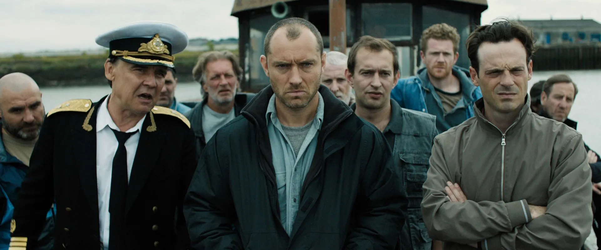 Black Sea 2014 Dual Audio Hindi Movie 720p BluRay - 1.4GB Screenshot