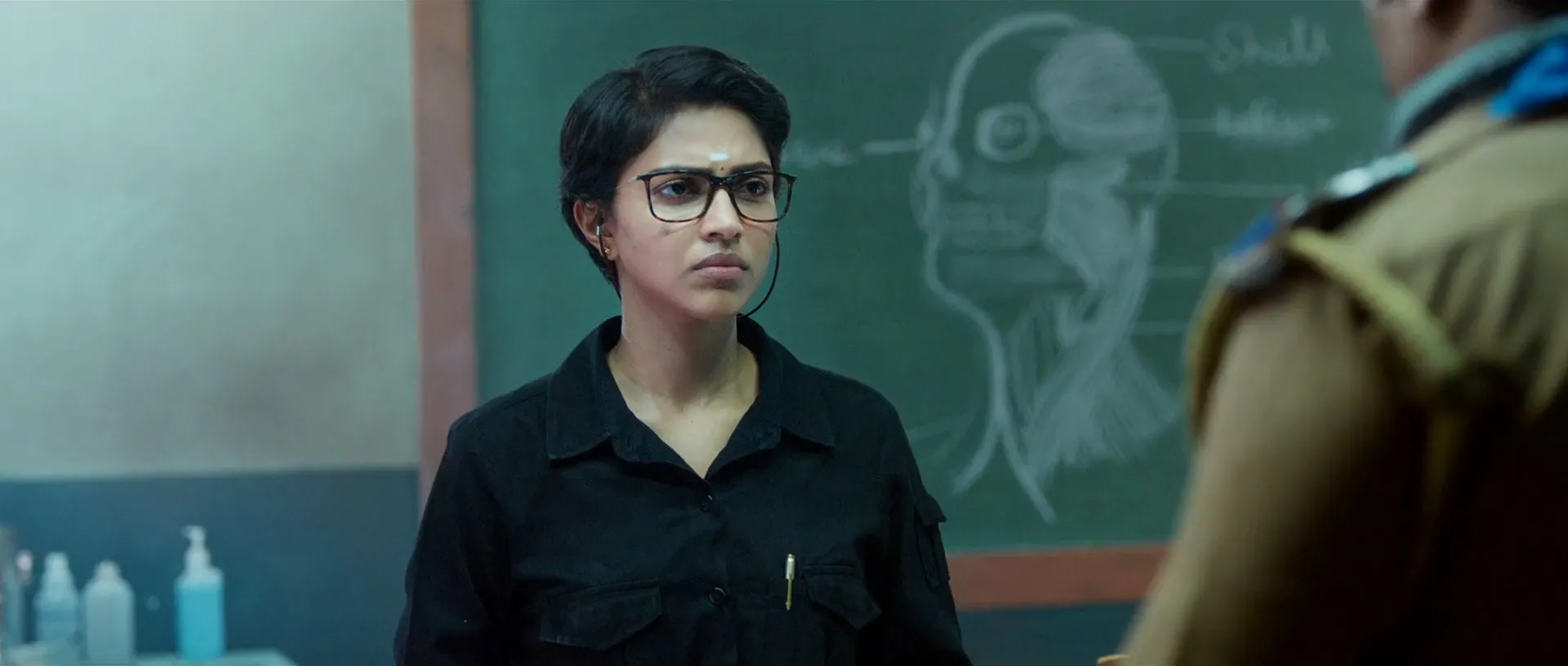 Cadaver 2022 Hindi Movie HDRip 720p – 480p Screenshot