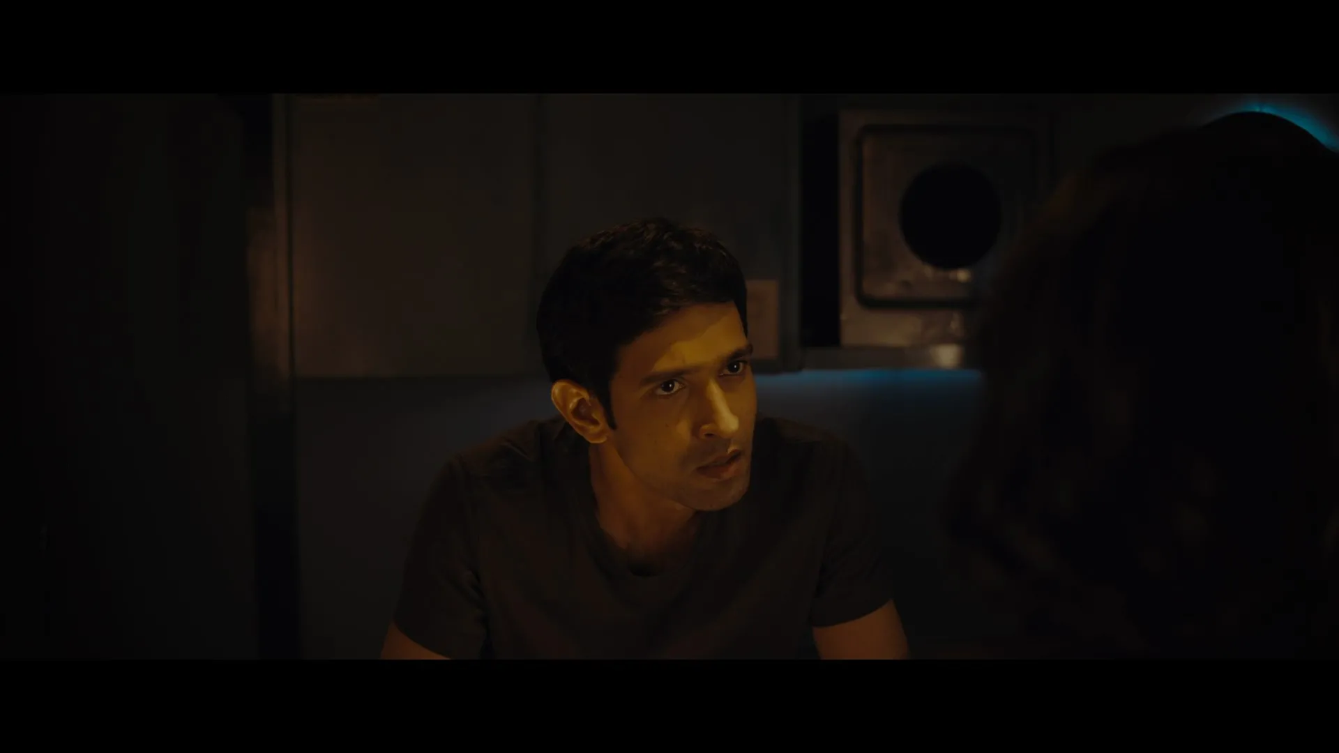 Cargo 2020 Hindi Movie 720p HDRip x264 [880MB] Screenshot