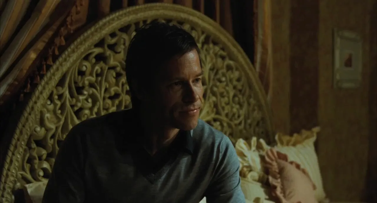 Dont Be Afraid of the Dark 2011 Hindi Dual Audio 720p BluRay [930MB] Screenshot