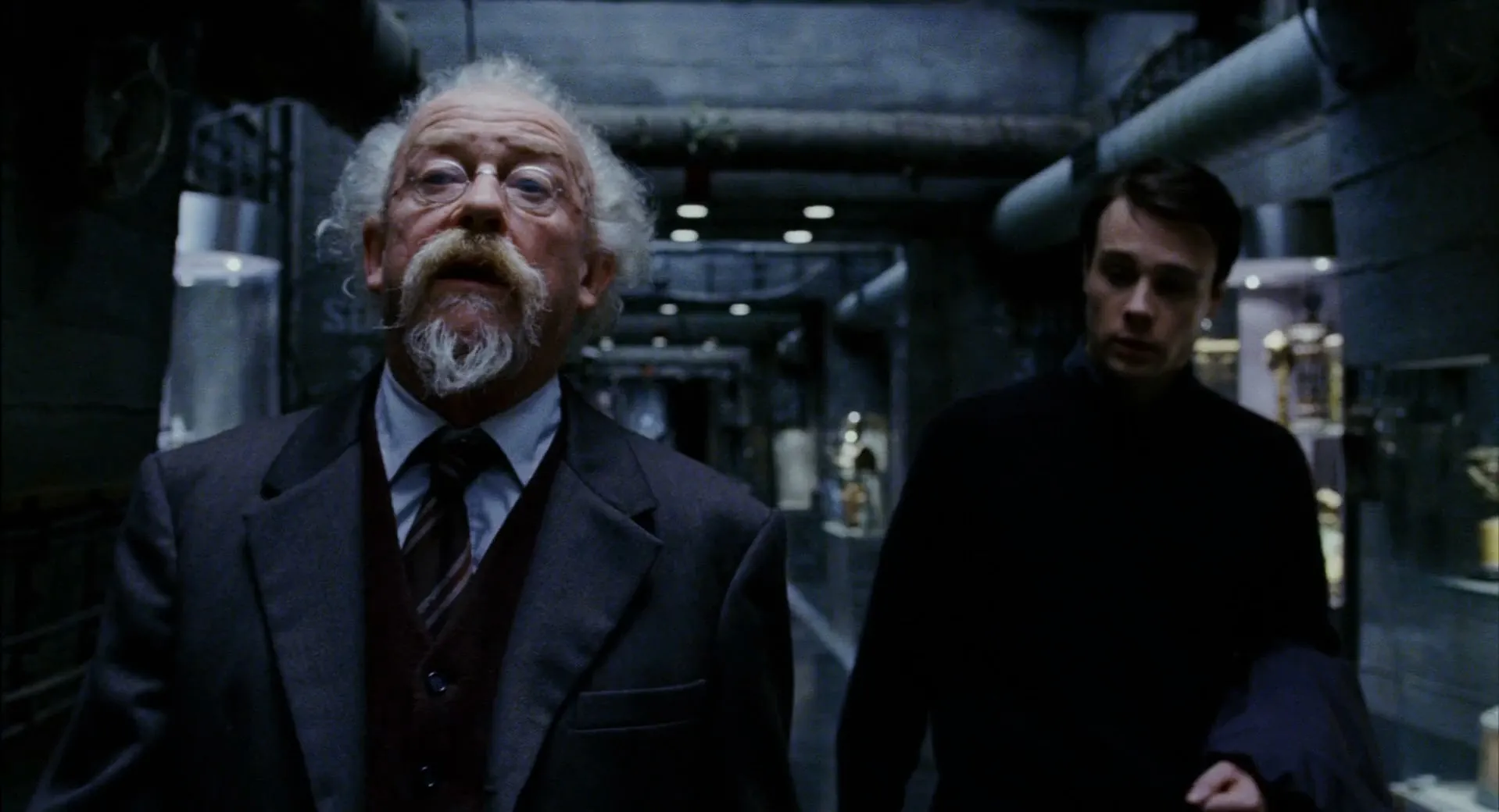 Hellboy (2004) Hindi Dual Audio 720p BluRay [1.1GB] Screenshot