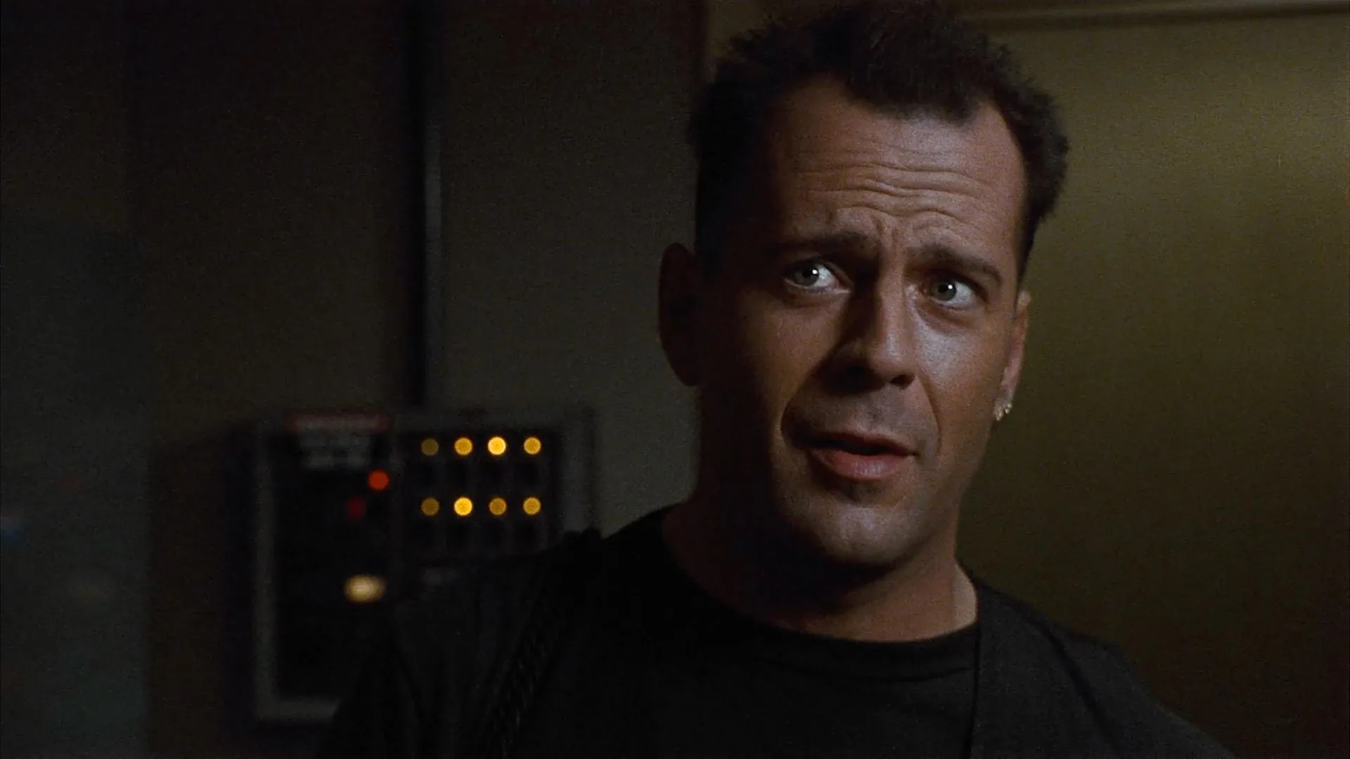 Hudson Hawk (1991) 100mb Hindi Dual Audio movie Hevc BRRip Download Screenshot
