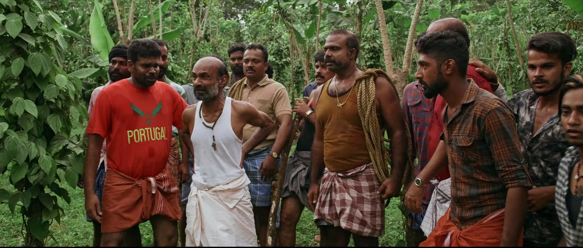 Jallikattu (2019) (Hindi – Malayalam) Dual Audio UnCut HDRip 720p – 480p Screenshot