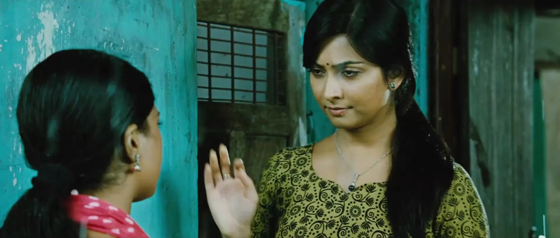 Kaddipudi (2013) (Hindi - Kanada) Dual Audio 480p UnCut HDRip 450MB Screenshot