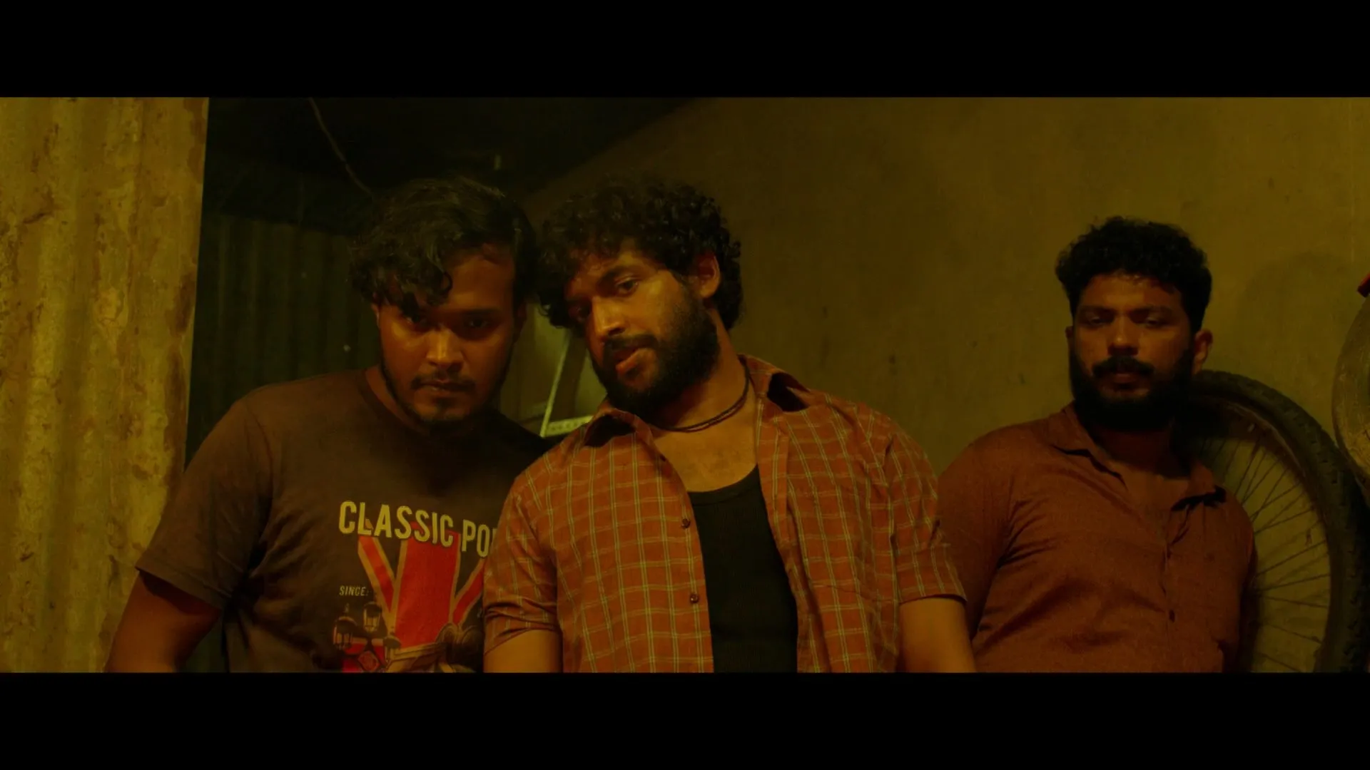 Keedam 2022 (Hindi – Malayalam) Dual Audio UnCut HDRip 720p – 480p Screenshot
