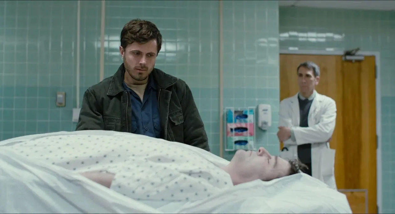 Manchester by the Sea 2016 Hindi Dual Audio 720p BluRay [1.3GB] Screenshot