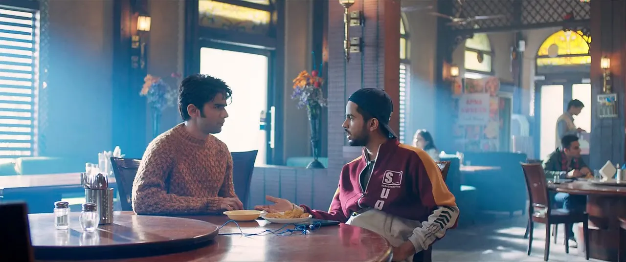 Middle Class Love (2022) Hindi Movie HDRip 720p – 480p Screenshot