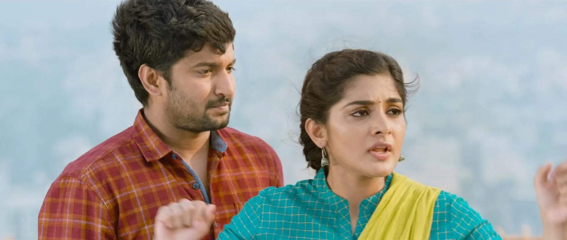 Ninnu Kori 2017 (Hindi - Telugu) Dual Audio UnCut HDRip 450MB Screenshot