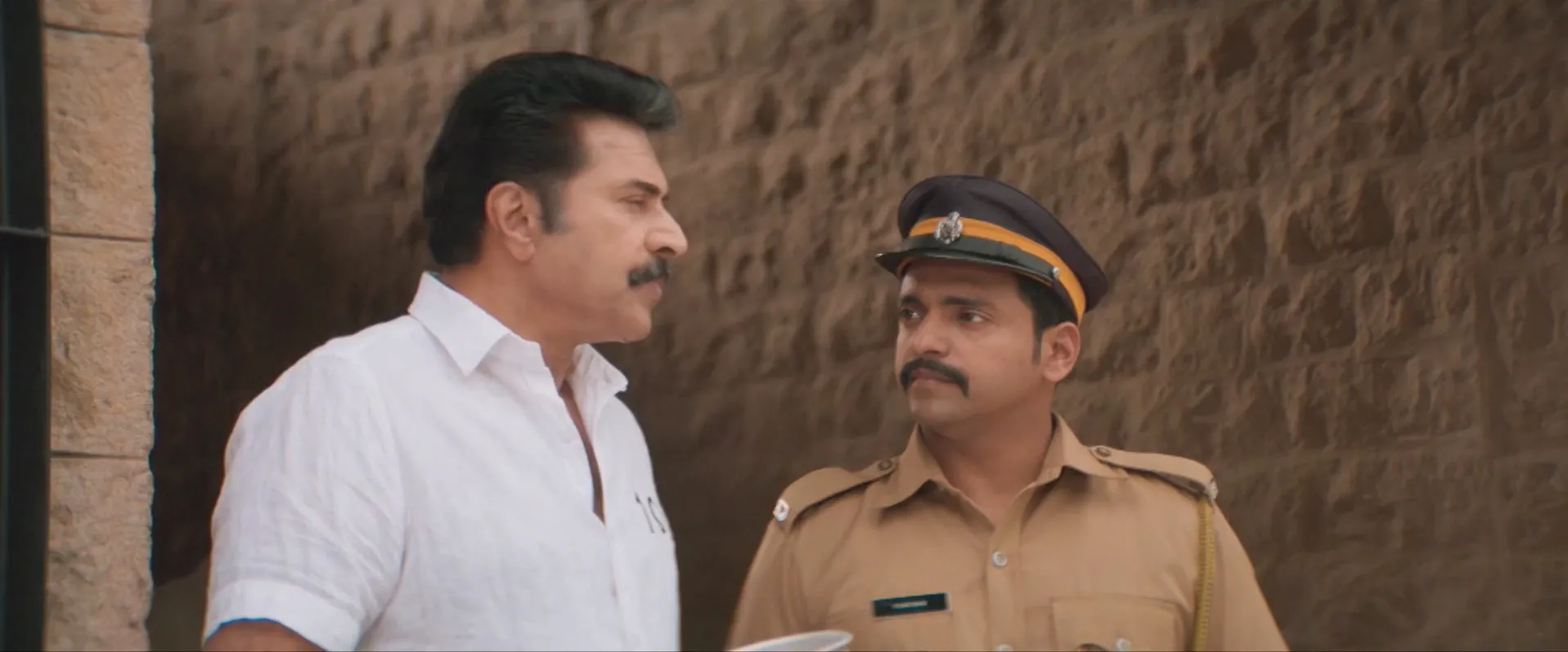 Parole (2018) (Hindi -Malayalam) Dual Audio 720p UnCut HDRip [1.4GB] Screenshot