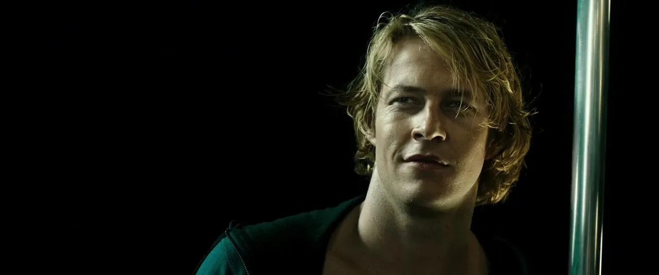 Point Break (2015) Hindi Dual Audio 720p BluRay [900MB] Screenshot