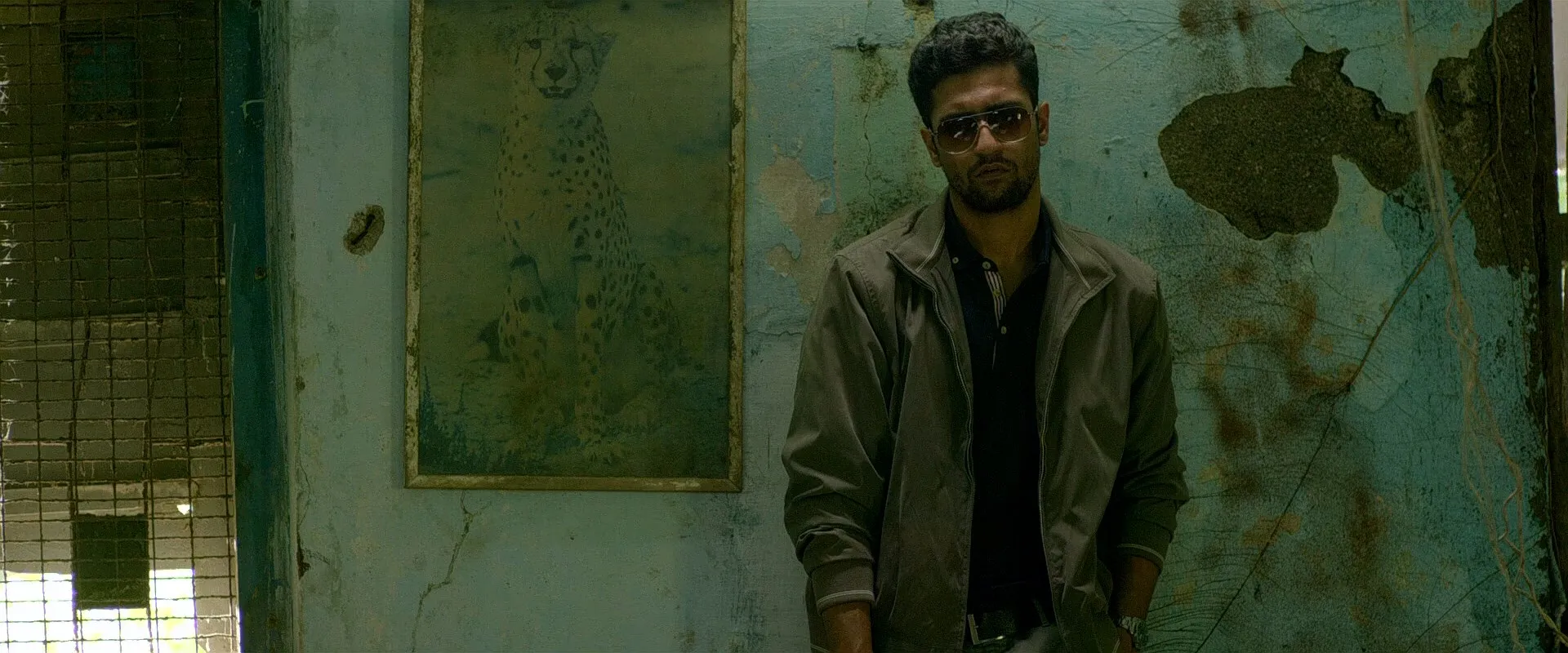 Raman Raghav 2.0 2016 Hindi Movie BluRay 720p Hevc [450MB] Screenshot