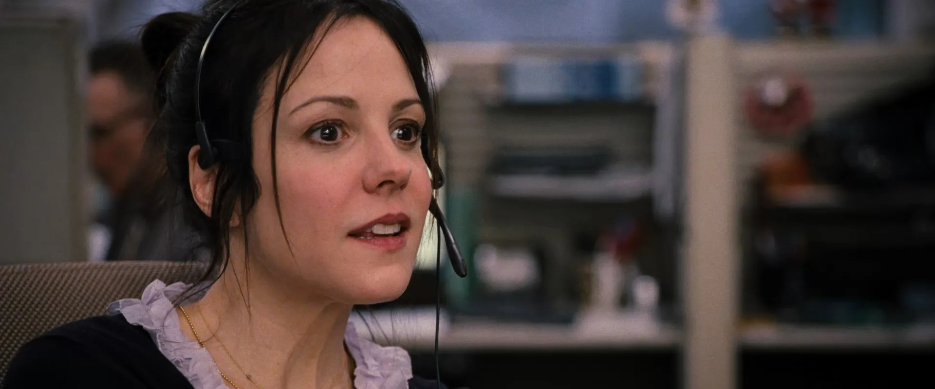 RED (2010) Hindi Dual Audio 720p BluRay [1.1GB] Screenshot
