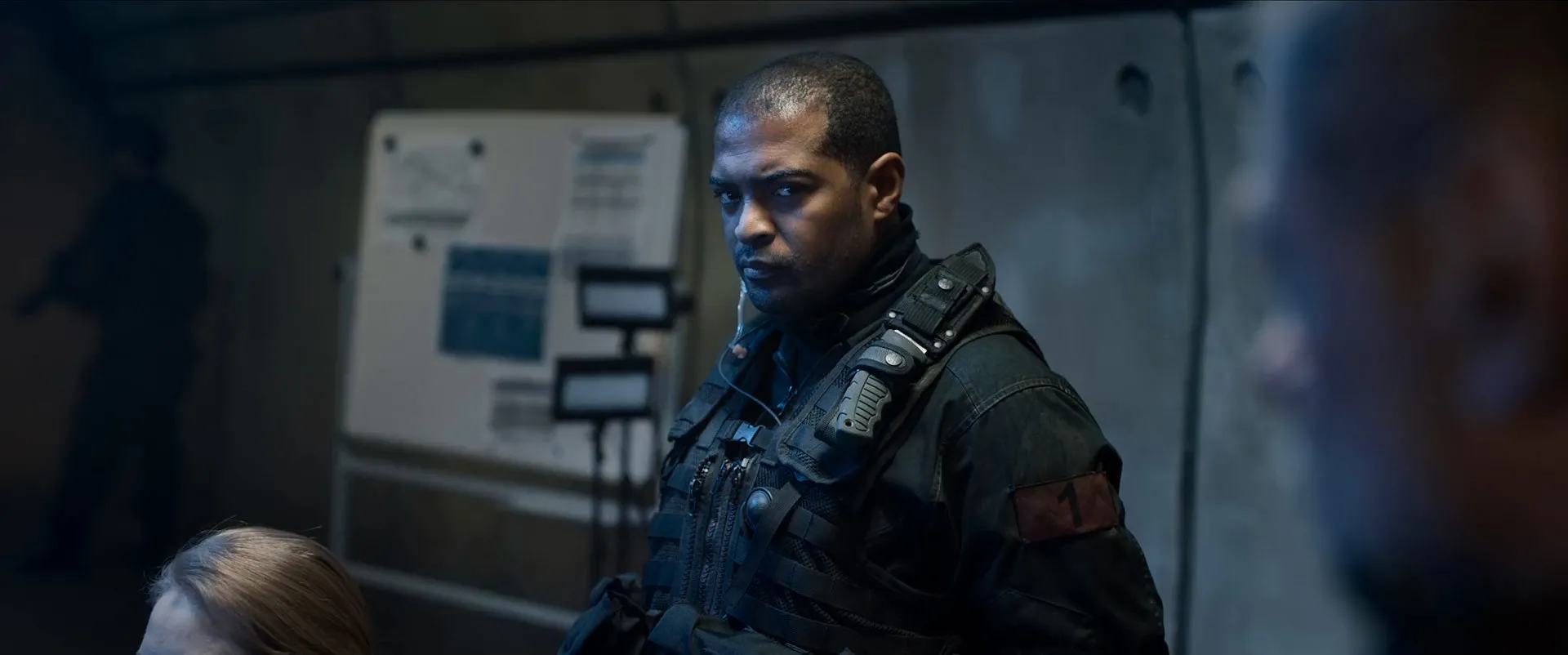 SAS: Red Notice (2021) Hindi Dual Audio 480p HDRip 400MB Screenshot