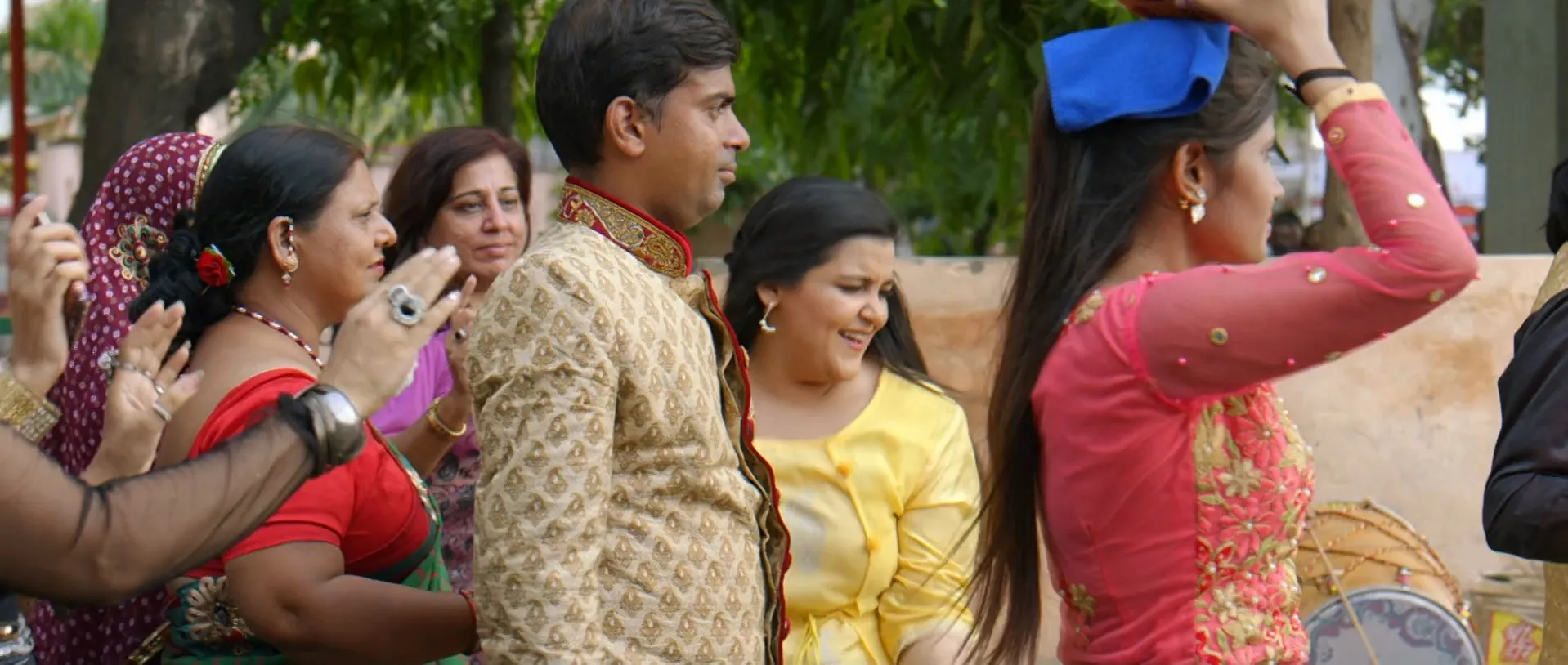 Saroj Ka Rishta (2022) Hindi Movie Pre-DVDRip 720p – 480p Screenshot