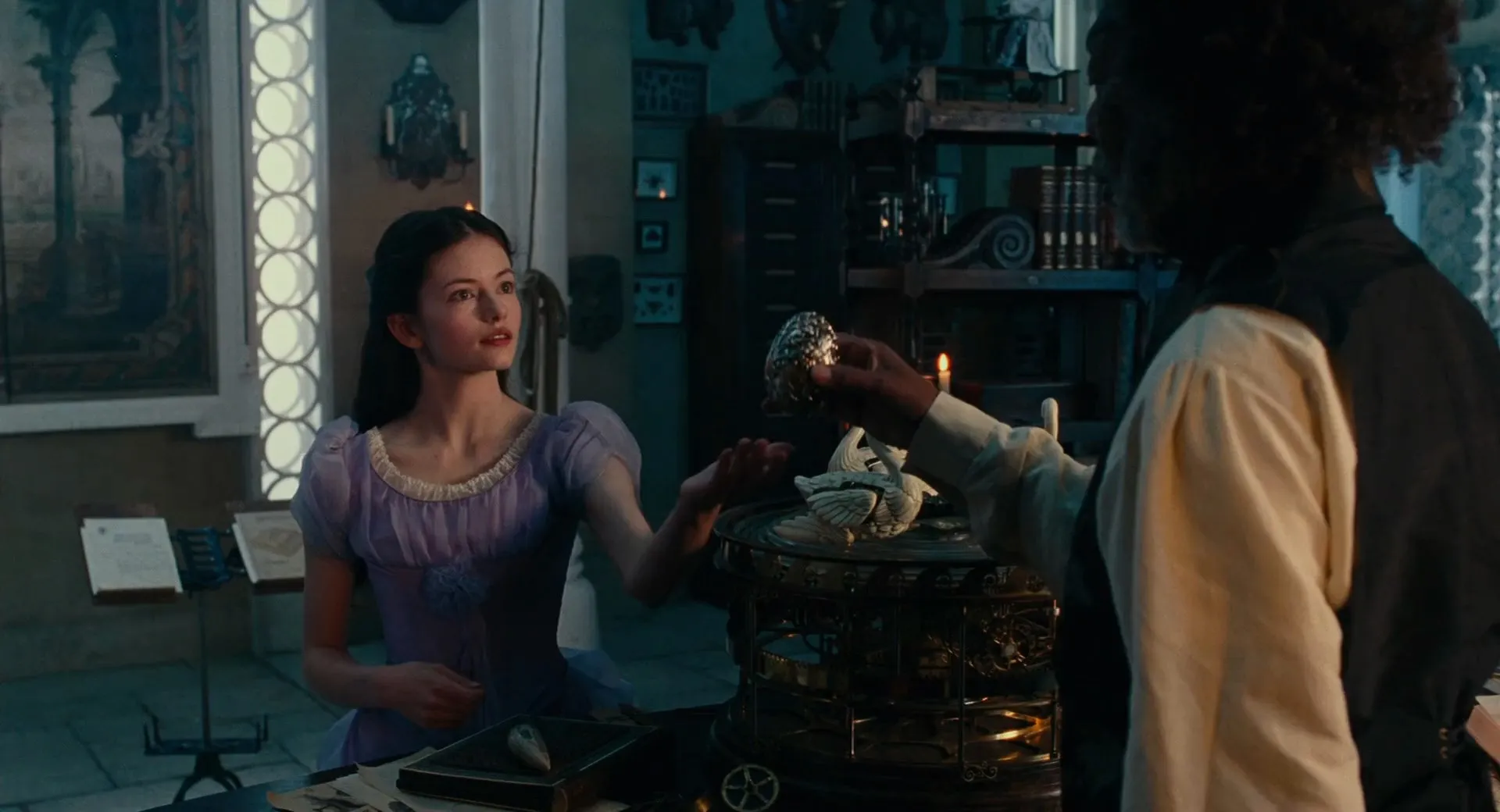 The Nutcracker and the Four Realms (2018) Hindi Dual Audio 720p BluRay [900MB] Screenshot