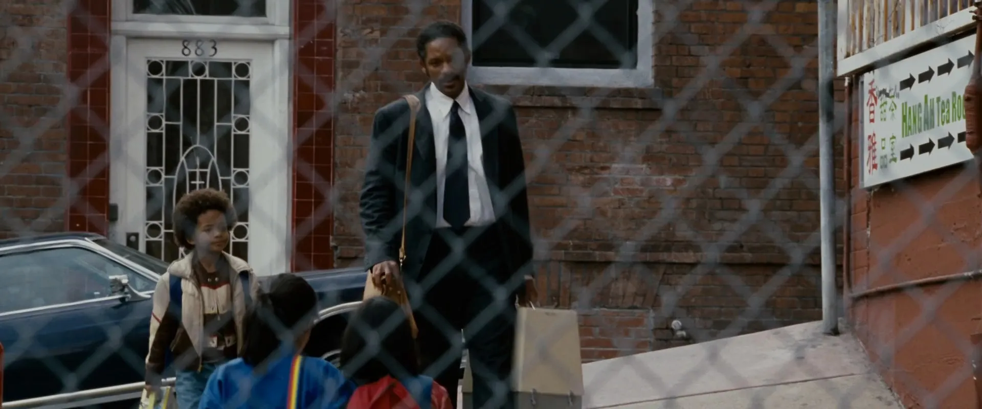 The Pursuit of Happyness (2006) Hindi Dual Audio 480p BluRay 350MB Screenshot