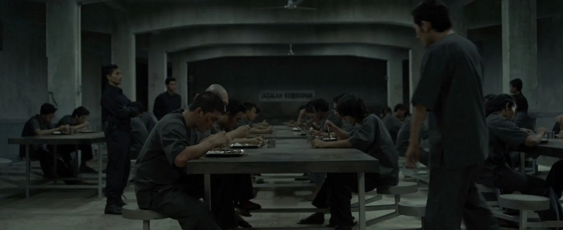 The Raid 2 (2014) Hindi Dual Audio 480p BluRay 450MB Screenshot