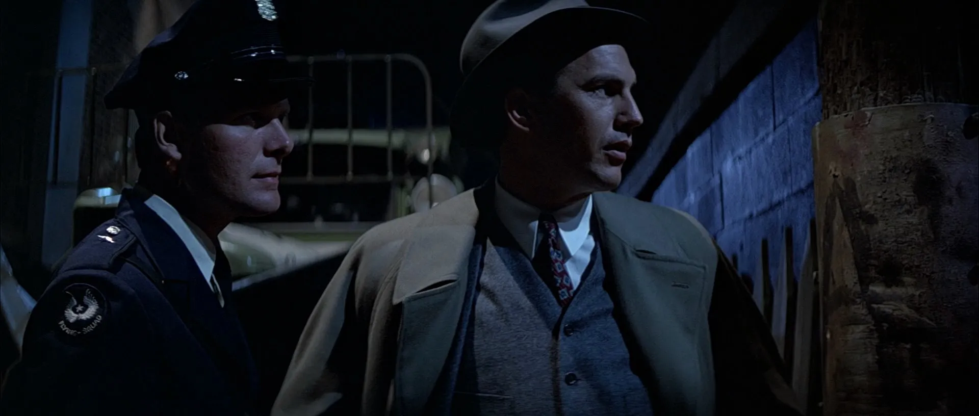 The Untouchables (1987) Hindi Dual Audio 720p BluRay [1GB] Screenshot